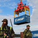 Heimevernssoldater fra HV-01 holder vakt ved Borg havn i forbindelse med at Nato-materiell ankom Norge før øvelse Trident Juncture 2018. 