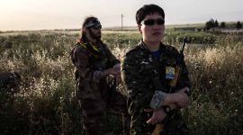 to ypg soldater i en eng