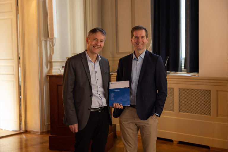 To av forfatterne av Forsvarsanalysen 2022, Espen Skjelland (til venstre) og Espen Berg-Knutsen