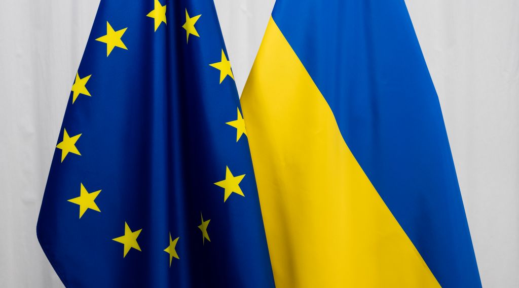 The European and Ukrainian flags