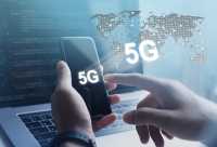 illustrasjon med mobil og 5G nett som åpner seg