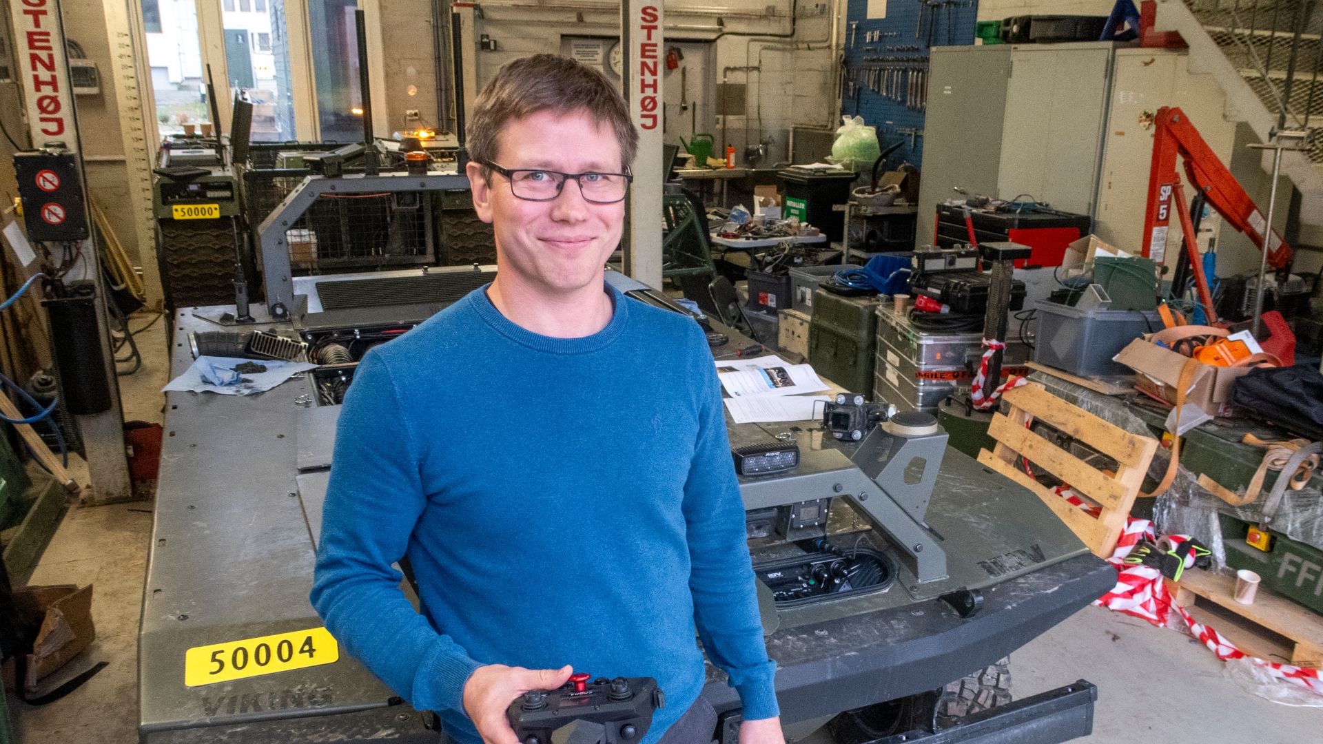 Kim Mathiassen foran Milrem-en.