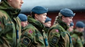 Luftvernsoldater på oppstilling.