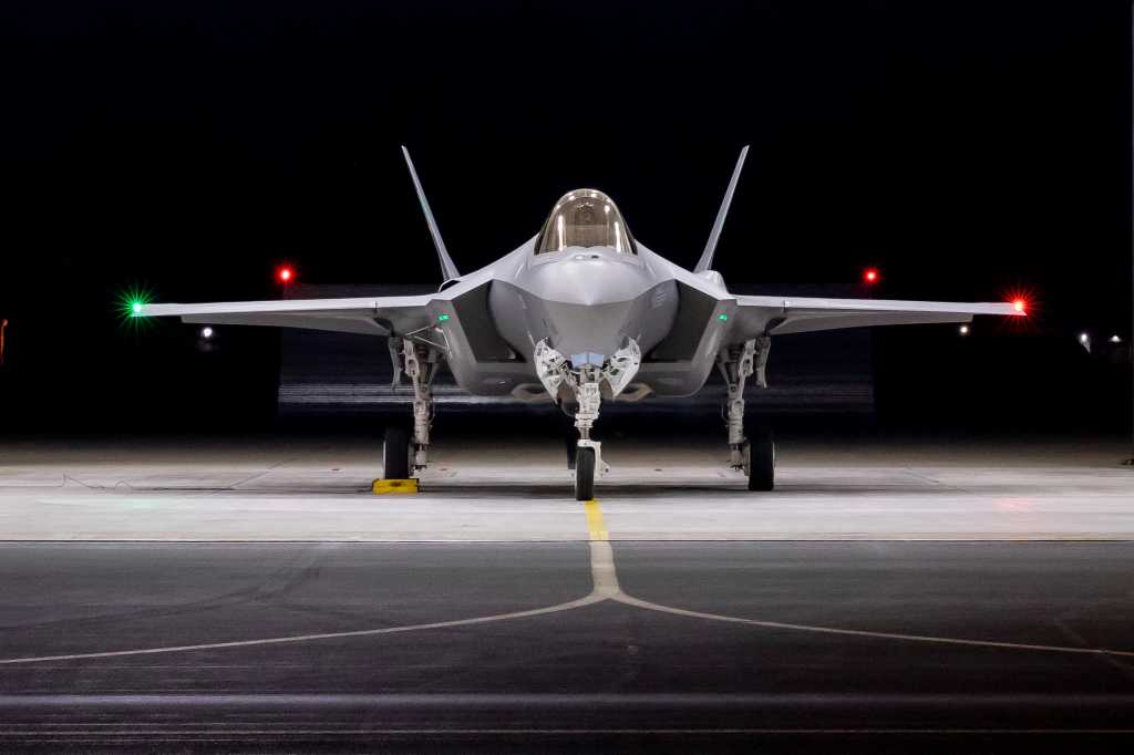 F-35 kampfly partert. Foto