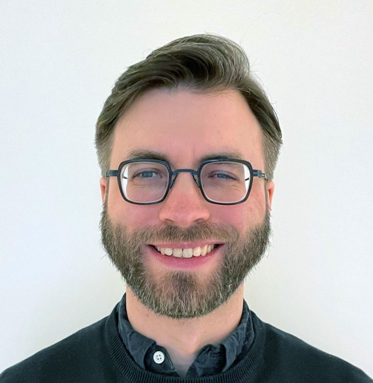 Portrett av Adrian Rogstad.