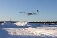 Drone tar av i vinterlandskap under Arctic warrior experiment på Rena januar 2023.