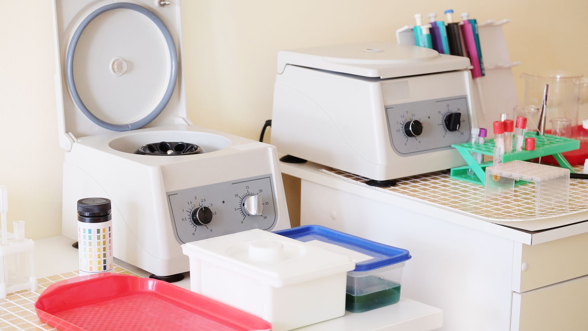 Machine for centrifuge blood testing 