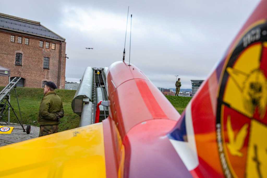 Banshee-drone på katapultrampen.