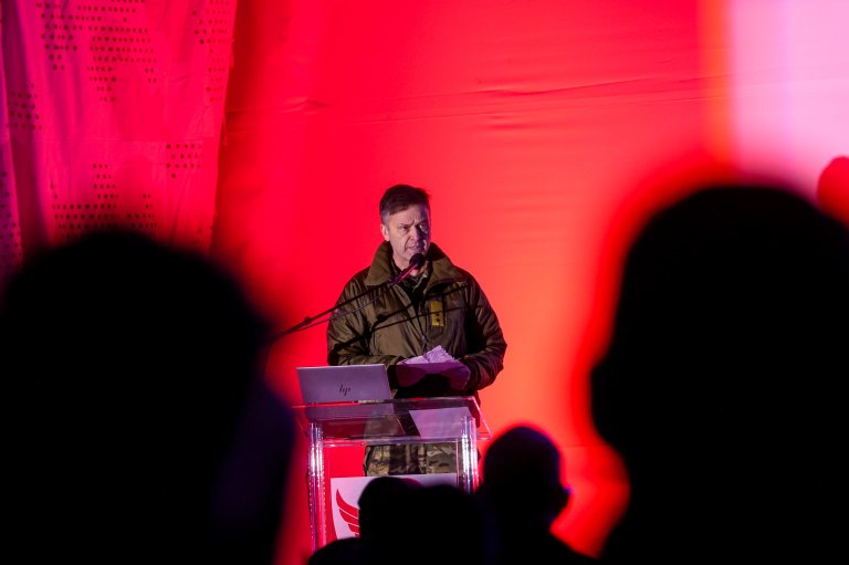 generalmajor Joar Eidheim, sjef Forsvarets spesialstyrker, holder tale under utdeling av Forsvarets spesialstyrkers innovasjonspris. Dette skjedde under Arctic Warrior Experiment på Rena, januar 2023.