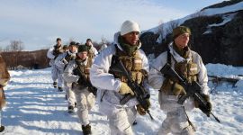 Bilde fra vinterøvelse under rekruttrening ved Garnisonen i Sør-Varanger.