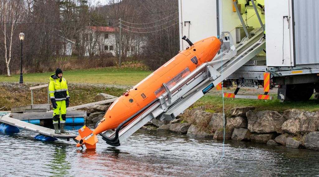 Hugin sjøsettes i Mjøsa