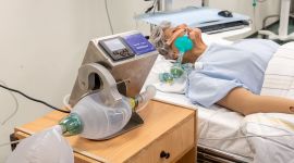 Nød-respirator testes på dukke