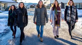 Fem kvinner som til sammen representerer alle FFIs forskningsavdelinger: Fra venstre Vårin Alme, Hege Kristin Jødahl, Hilde Kristin Teien, Marie Hardine Dahl og Eina Bergem Jørgensen.