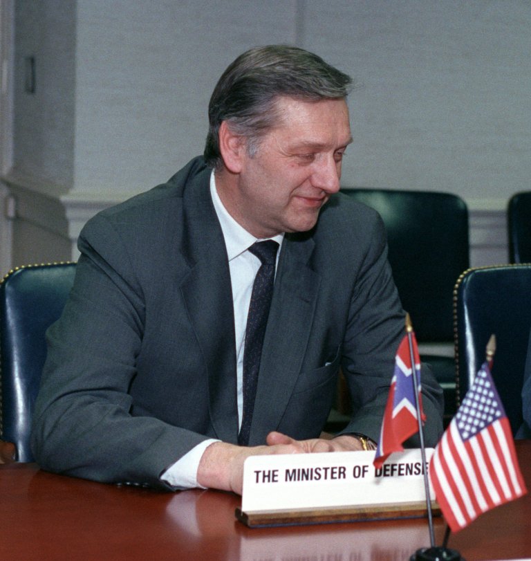 utenriksminister Johan_Jørgen_Holst,_Pentagon_1993