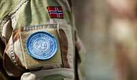 Nærbilde av United Nations-merke på armen til en soldat