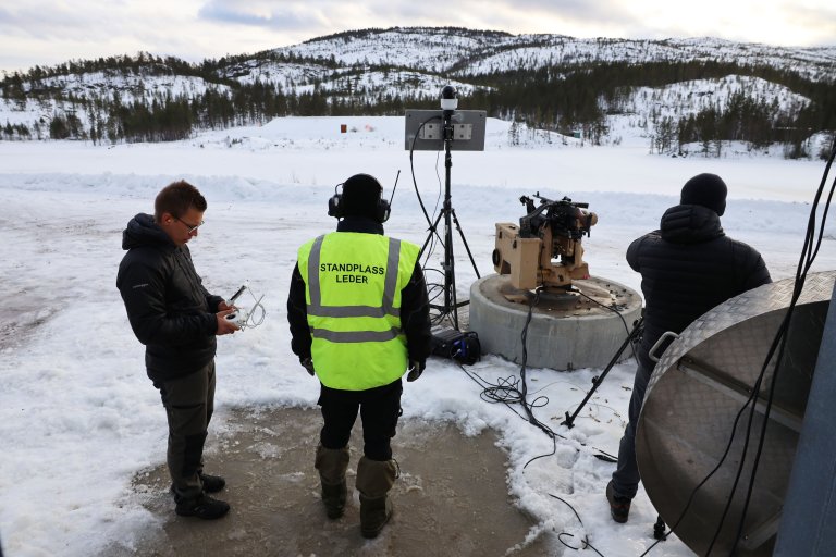 Testteamet gjør seg klar til å jakte drone med våpenstasjon