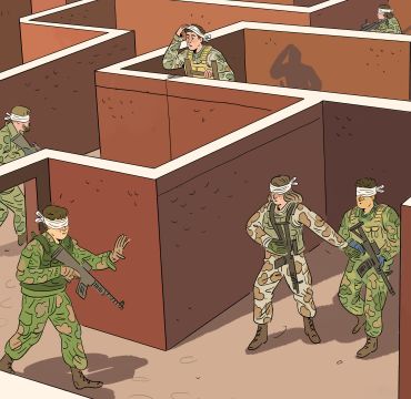 tegning av soldater som famler seg frem i en labyrint med bind for øynene. En av soldatene har klatret opp på en krakk og tatt av seg øyebindet. han har full oversikt.