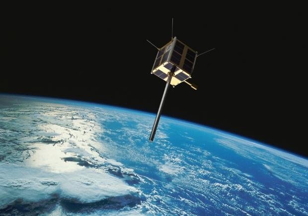 Illustrasjon av AISSat-1 i bane