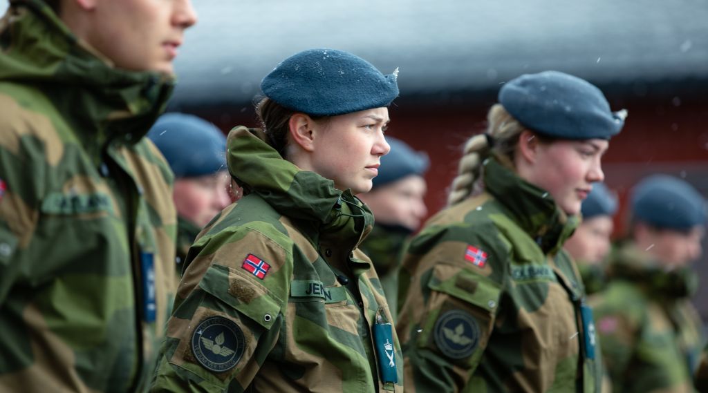 Luftvernsoldater på oppstilling. 