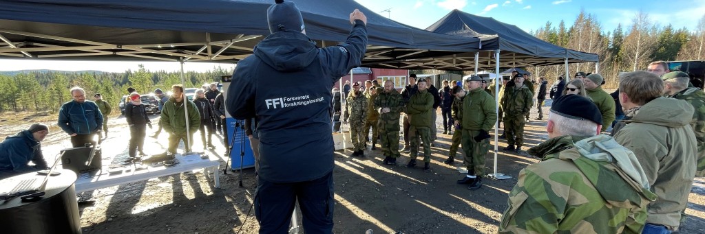 FFI-forsker Lorns Bakstad snakker under LandX-21 på Rena