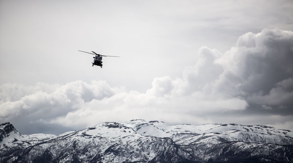 NH90 trener for første gang om bord på KV Senja
