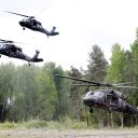 Spesialstyrker i tre helikopter, fra USA, Georgia, Ukraina og Latvia, lander på en felles demonstrasjon under øvelse Flaming Sword 2016 som går i de Baltiske landene Litauen, Latvia og Estland / Special forces from the United States, Georgia, Ukraine and Latvia in a joint demonstra