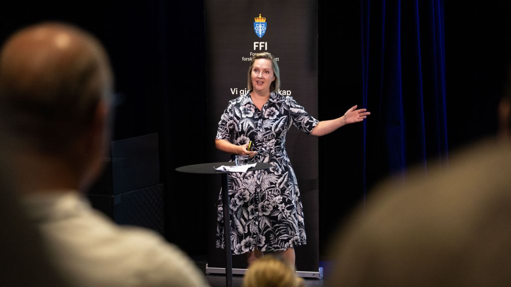 Førsteamanuensis ved Oslo Nye Høyskole, Hilde Restad, på scenen under Påvirkningskonferansen 2026.