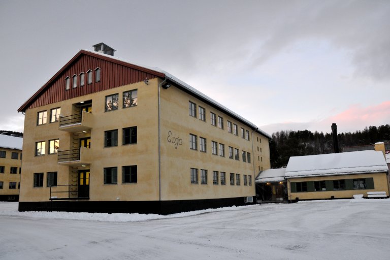 Kaserne i Skjold leir. Vinter. 