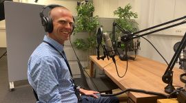 Kristian Schinadre i podkast-studio