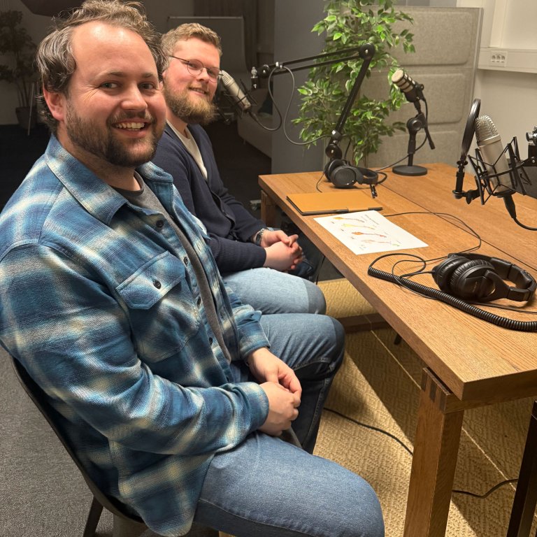 Kristian Blindheim Lausund ogMarius Nyquist Pedersen i FFIs podkaststudio.