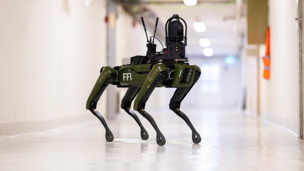 Robothund i korridor