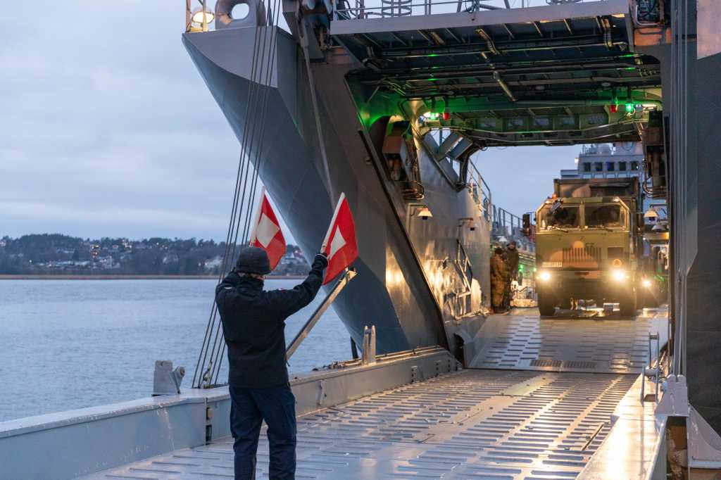 Polsk militær fartøy med polske kjøretøy ankommer Borg Havn i Fredrikstad i forbindelse med vinter øvelsen Cold Response 2022 *** Local Caption *** Polish military vessel with Polish vehicles arrives at Borg Havn in Fredrikstad in connection with the winter exercise Cold Response 2022