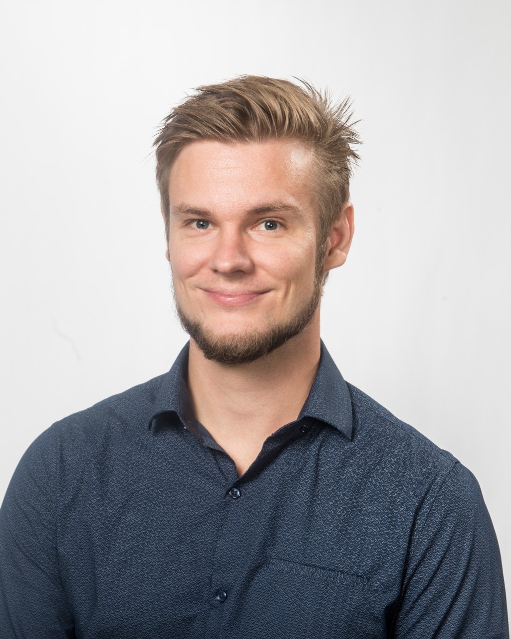 Portrettfoto av FFI-forsker Erlend Urdsøn Nordvang