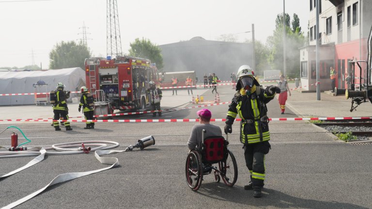 Bilde fra beredskapsøvelse i Dortmund. Målet var å teste ut hvordan nødetatene tar vare på funksjonshemmede og andre utsatte grupper under kriser.