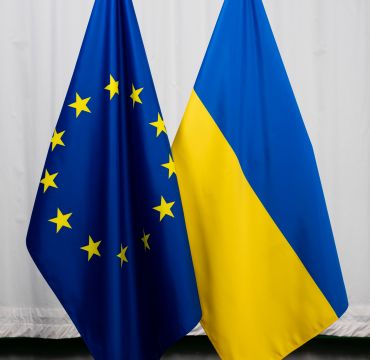 The European and Ukrainian flags