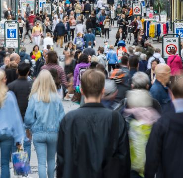 Oslo 20180621.
Mange folk som går på Karl Johan.
Foto: Vidar Ruud / NTB scanpix