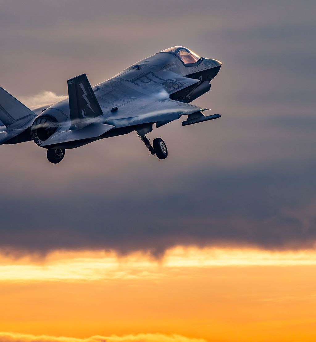 Nærbilde av F-35 skrått fra siden bakfra.