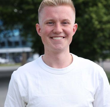 Portrett av Theodor, som har hatt sommerjobb ved FFI sommeren 2025.