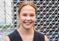 Portrett av sommerstudent Maria.