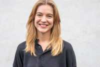 Portrett av Gina, sommerstudent ved FFI sommeren 2025.