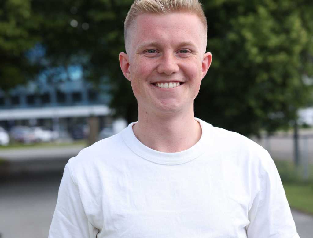 Portrett av Theodor, som har hatt sommerjobb ved FFI sommeren 2025.