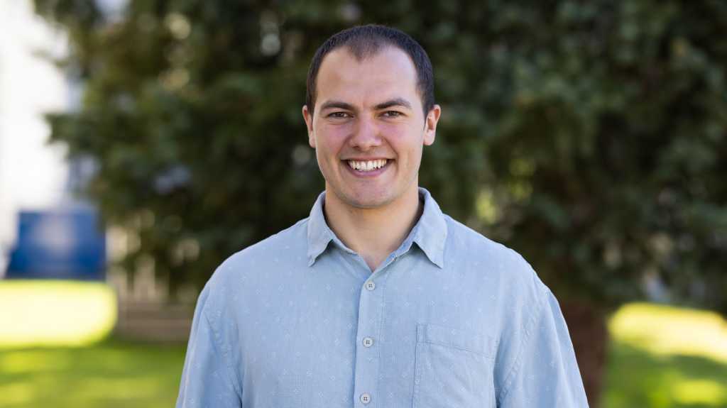 Portrett av Sivert som har hatt sommerjobb ved FFI.