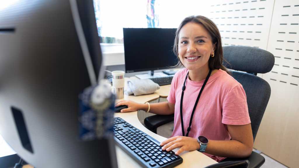 Ebba har jobbet ved FFI i sommer.