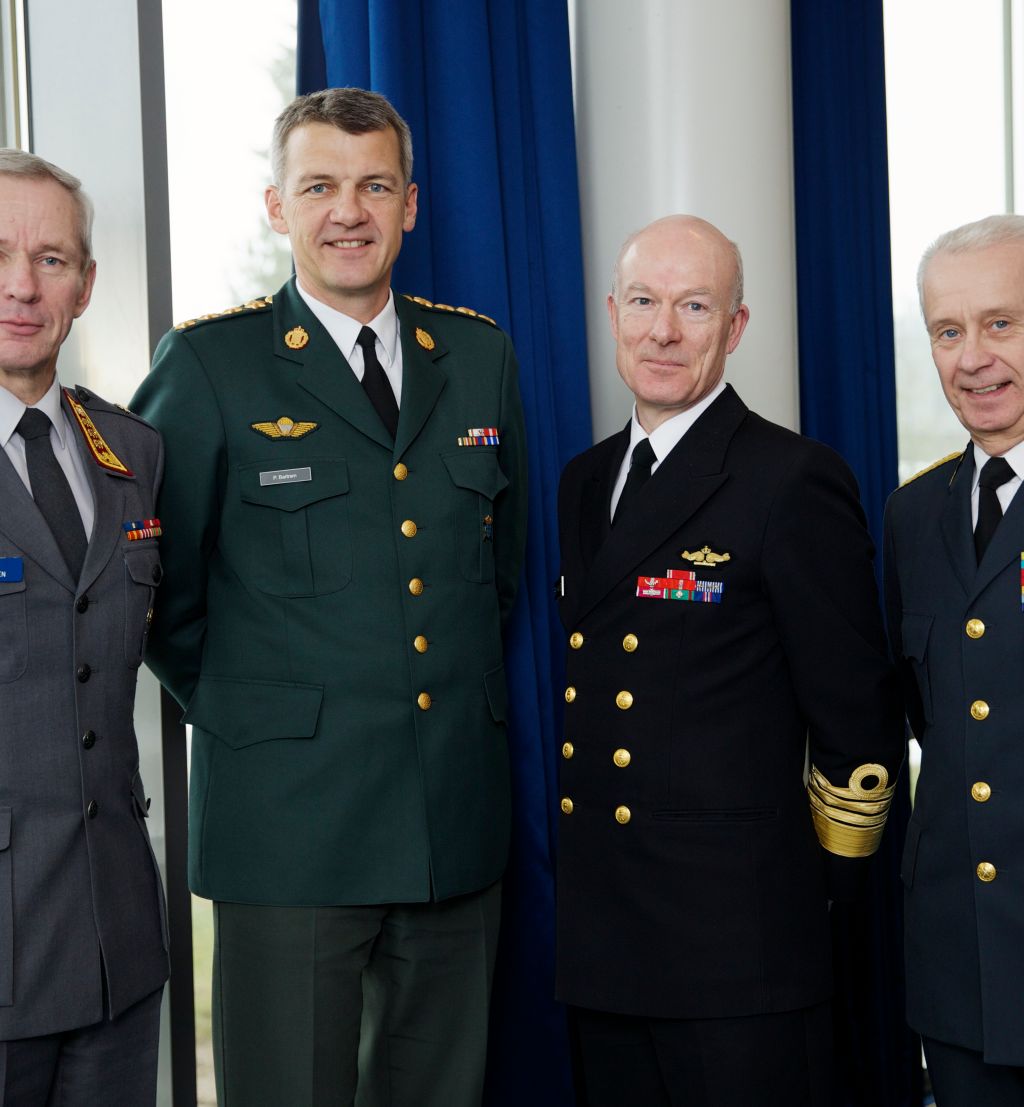 Gruppebilde. Forsvarssjefene fra Finland, Danmark, Norge og Sverige samlet under NORDEFCO møte på Gardermoen i 2014. F.v. Forsvarssjefene Ari Puheloinen, Peter Bartram, Haakon Bruun-Hanssen og Sverker Göranson under et møte i Nordisk Forsvarssamarbeid, NORDEFCO, på Gardermoen 03.03.2014From left; Ari Puheloinen, Peter Bartram, Haakon Bruun-Hanssen og Sverker Göranson during a Nordic Defence Cooperation meeting at Gardermoen, Norway