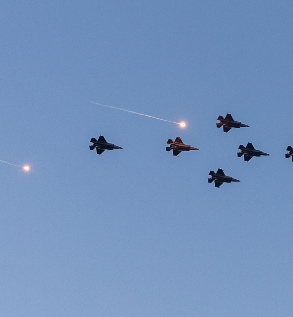F-35A i formasjon, lager Julestjerna