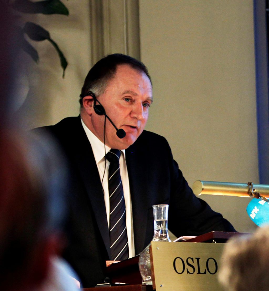 Sverre Diesen holder foredrag i Oslo Militære Samfund etter fire år som forsvarssjef.
