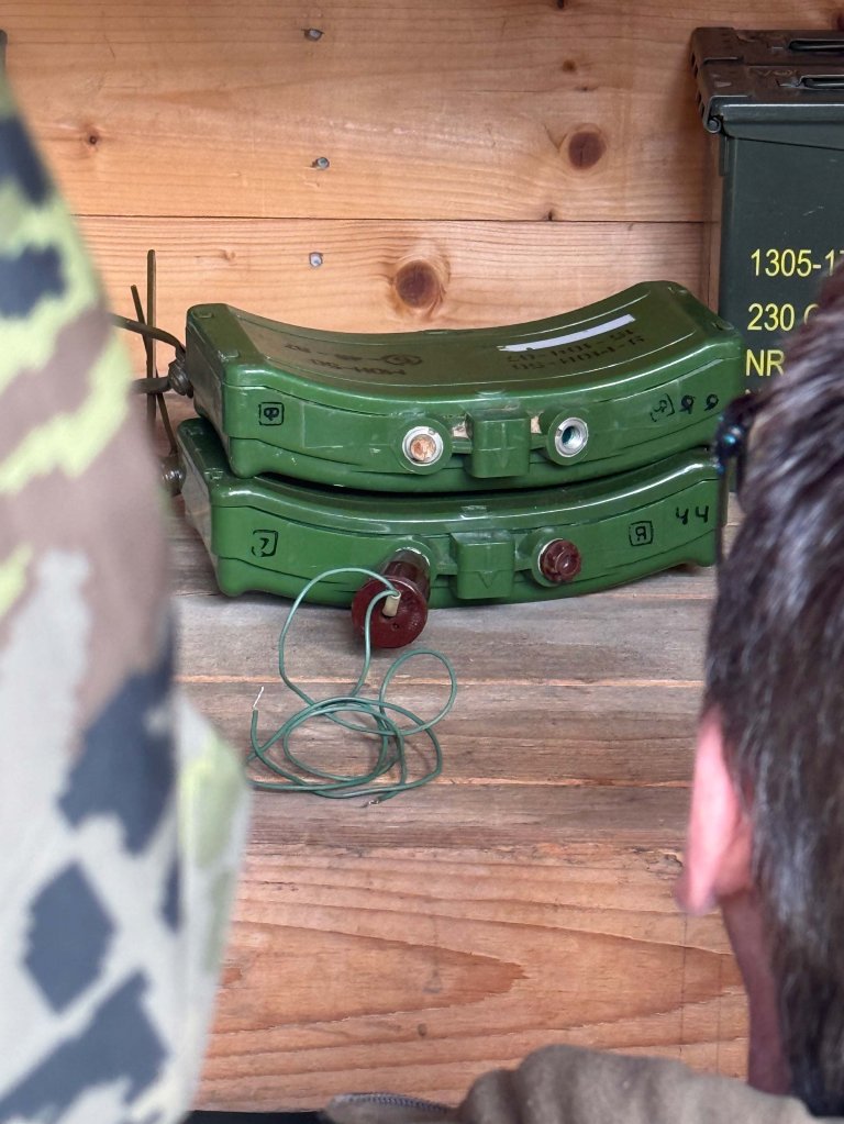 2 stykk MON-50, russisk antipersonellmine. 