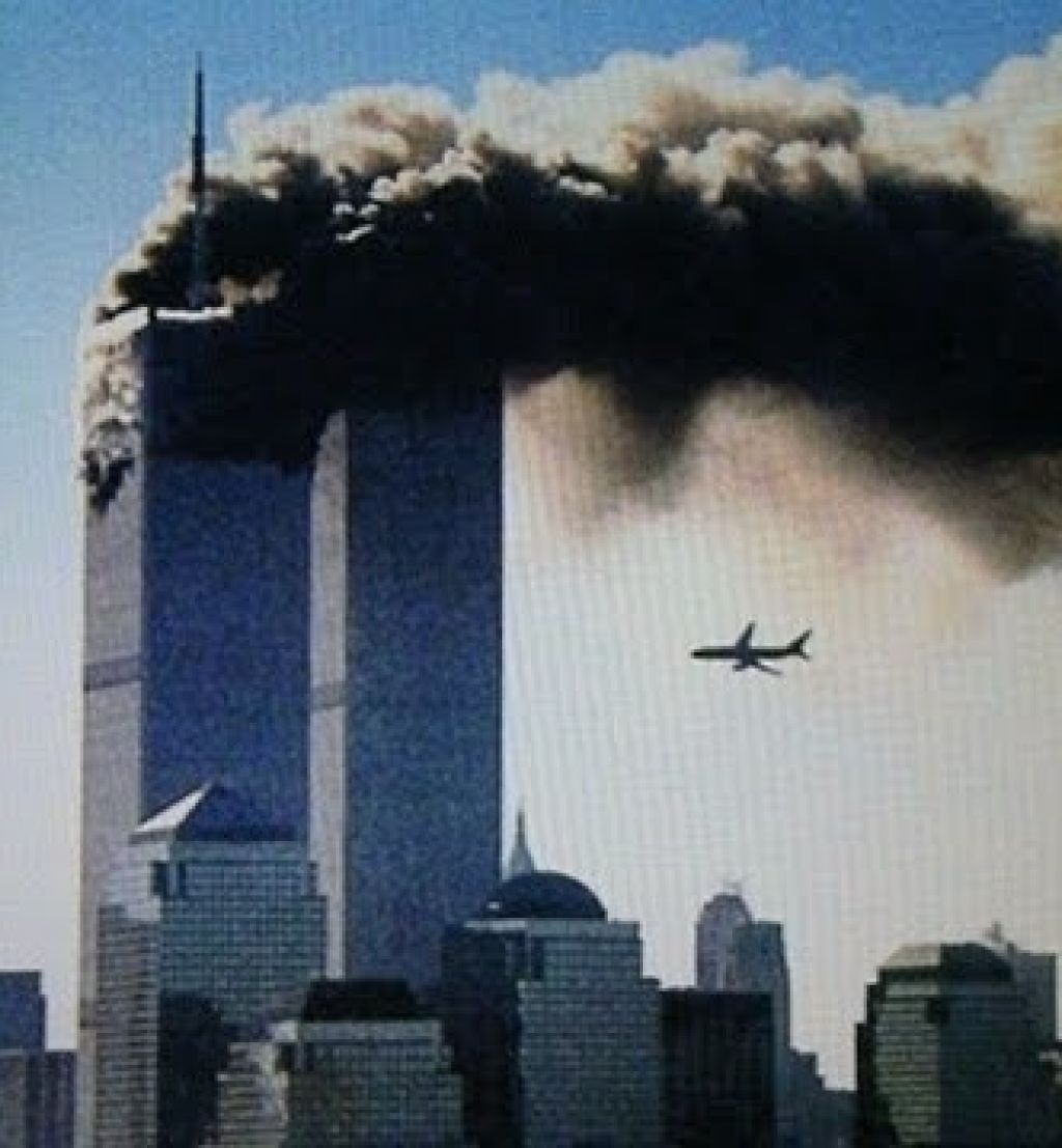 Fly krasjer i tvillingtårnene i New York. Foto